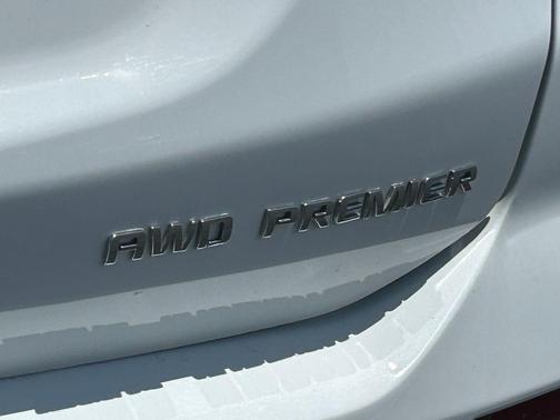 Summit White 2020 Chevrolet Equinox 2LT