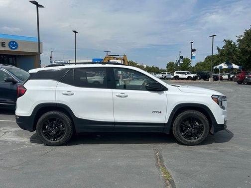 2023 GMC Terrain AT4
