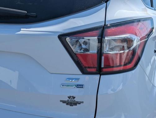 Oxford White 2018 Ford Escape SE
