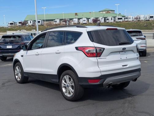 Oxford White 2018 Ford Escape SE
