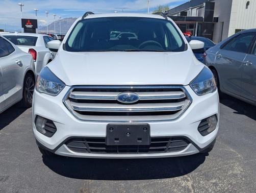 Oxford White 2018 Ford Escape SE
