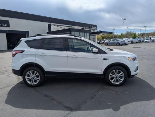 Oxford White 2018 Ford Escape SE
