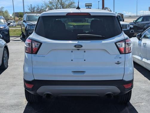 Oxford White 2018 Ford Escape SE