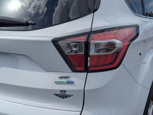 Oxford White 2018 Ford Escape SE