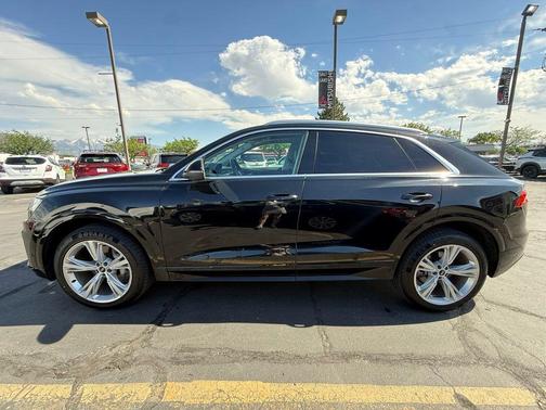 Mythos Black Metallic 2022 Audi Q8 55 Prestige