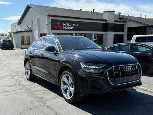 Mythos Black Metallic 2022 Audi Q8 55 Prestige