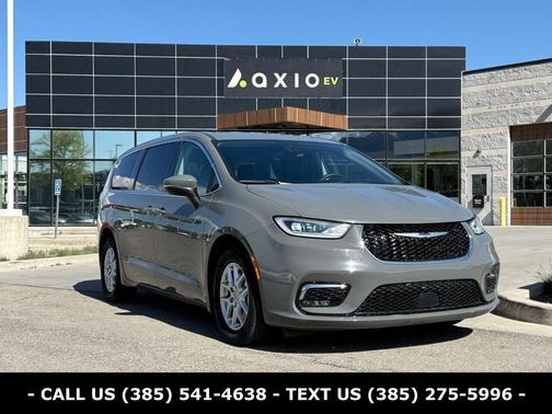 Ceramic Gray Clearcoat 2023 Chrysler Pacifica Touring-L