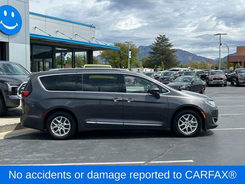 Granite Crystal Clearcoat Metallic 2020 Chrysler Pacifica Touring-L