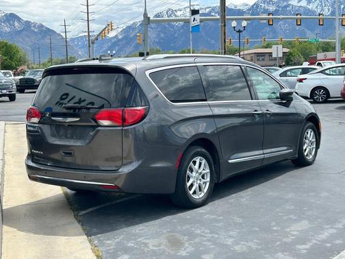 Granite Crystal Clearcoat Metallic 2020 Chrysler Pacifica Touring-L
