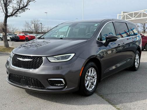 2023 Chrysler Pacifica Touring-L