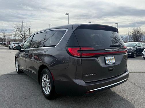 2023 Chrysler Pacifica Touring-L