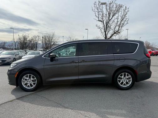 2023 Chrysler Pacifica Touring-L
