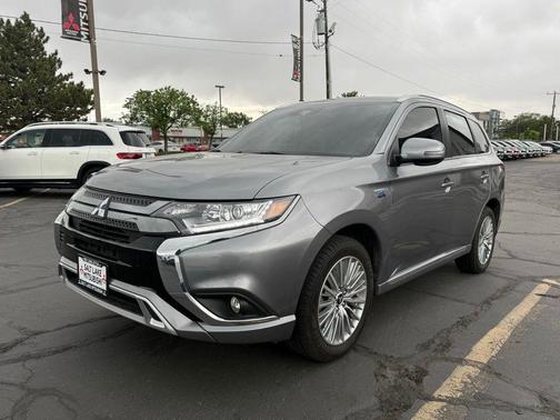 Silver 2022 Mitsubishi Outlander PHEV SEL