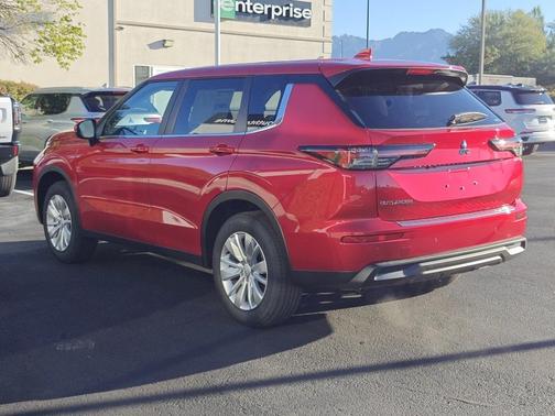 2025 Mitsubishi Outlander ES