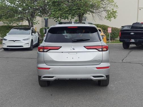 2025 Mitsubishi Outlander PHEV SE