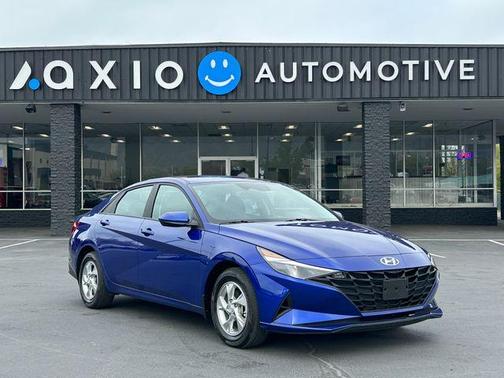 2023 Hyundai ELANTRA SE