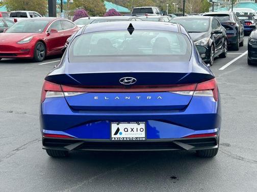 2023 Hyundai ELANTRA SE