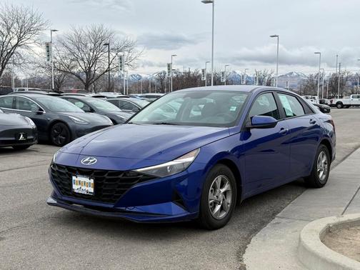 2023 Hyundai ELANTRA SE