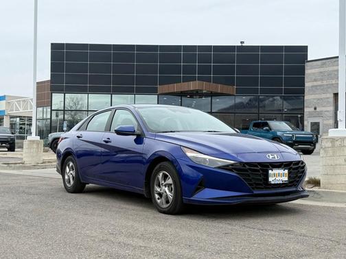 2023 Hyundai ELANTRA SE