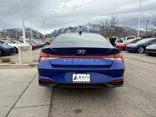 2023 Hyundai ELANTRA SE