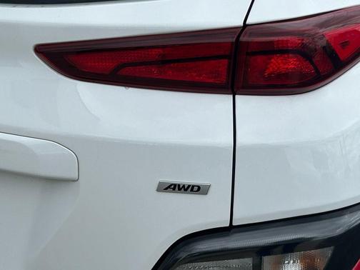 Lunar White 2023 Hyundai KONA SEL