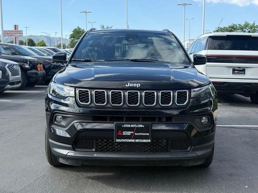 Diamond Black 2024 Jeep Compass Latitude