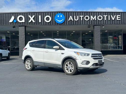 Oxford White 2018 Ford Escape SE