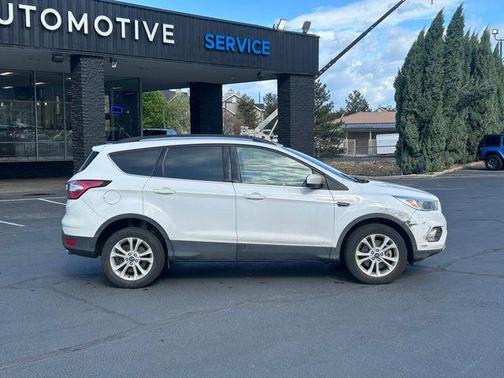 Oxford White 2018 Ford Escape SE