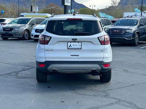 Oxford White 2018 Ford Escape SE