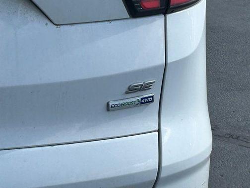 Oxford White 2018 Ford Escape SE