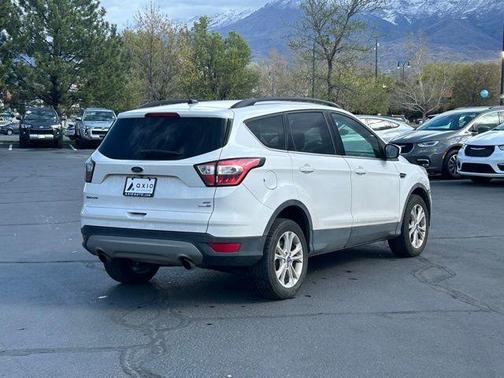 Oxford White 2018 Ford Escape SE