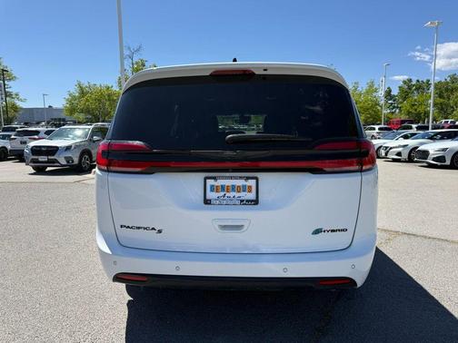 Bright White Clearcoat 2024 Chrysler Pacifica Hybrid Select