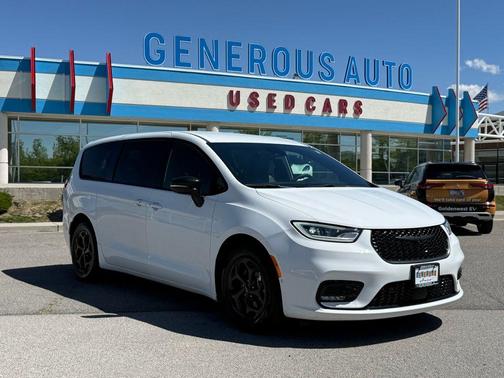 Bright White Clearcoat 2024 Chrysler Pacifica Hybrid Select