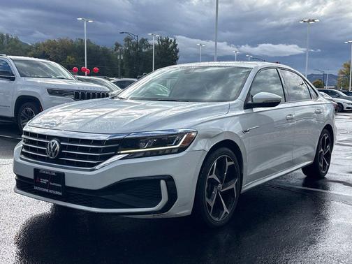 Pure White 2021 Volkswagen Passat 2.0T R-Line