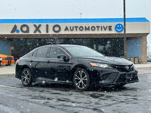 Midnight Black Metallic 2018 Toyota Camry SE