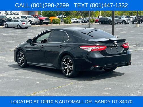Midnight Black Metallic 2018 Toyota Camry SE