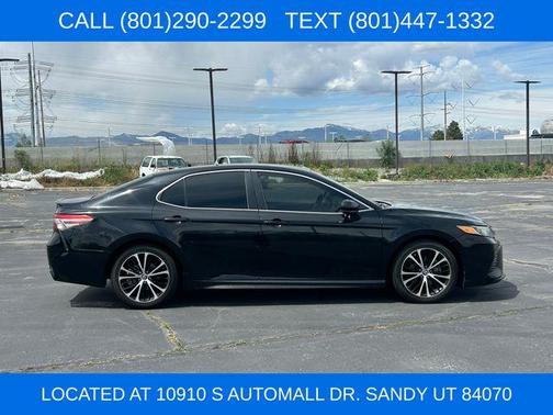 Midnight Black Metallic 2018 Toyota Camry SE