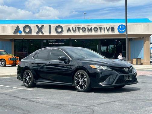 Midnight Black Metallic 2018 Toyota Camry SE
