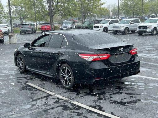 Midnight Black Metallic 2018 Toyota Camry SE