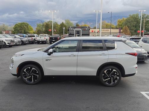2025 Mitsubishi Outlander PHEV SE