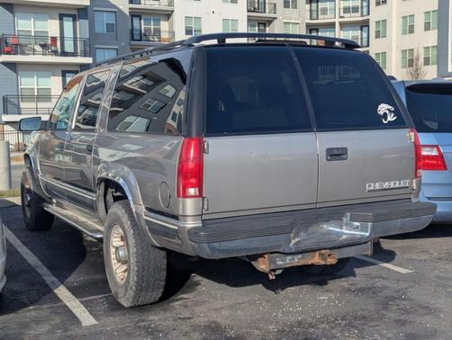 1998 Chevrolet Suburban BASE