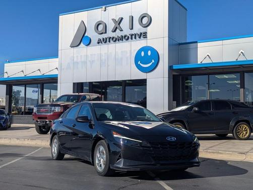 2023 Hyundai ELANTRA SE