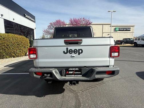 Silver Zynith Clearcoat 2022 Jeep Gladiator Sport