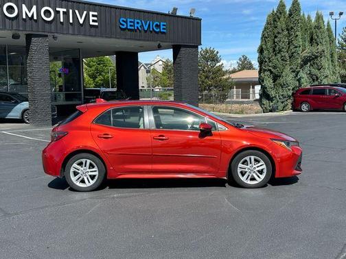 Paprika Metallic 2019 Toyota Corolla Hatchback SE