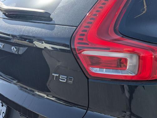 Blackstone 2019 Volvo XC40 T5 Momentum