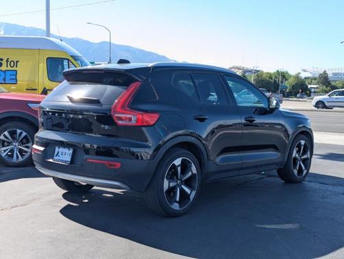 Blackstone 2019 Volvo XC40 T5 Momentum