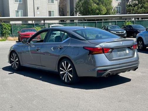 Gun Metallic 2019 Nissan Altima 2.5 SR