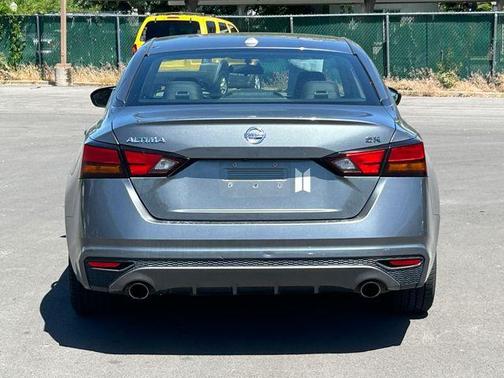 Gun Metallic 2019 Nissan Altima 2.5 SR