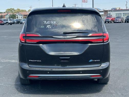 Brilliant Black Crystal Pearlcoat 2023 Chrysler Pacifica Hybrid Touring L