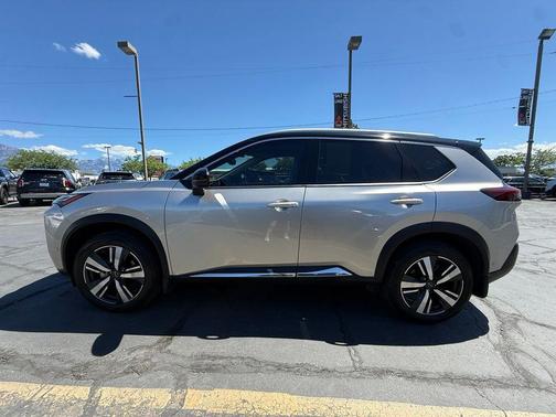 2 Tone Champagne Black Roof 2023 Nissan Rogue Platinum